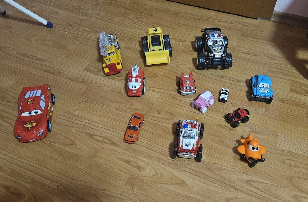 Колички, камиончета, самолети