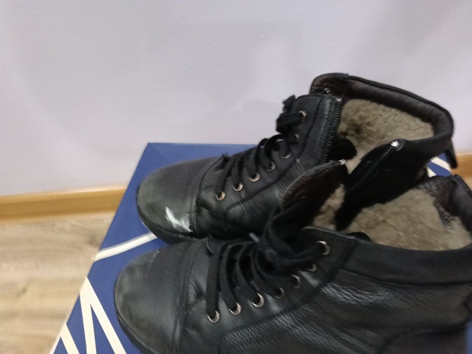 Продам обувь состоянии среднее