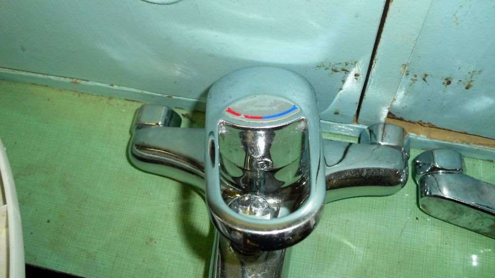 Мивка със смесител Vidima и сифон И смесители за баня Vidima