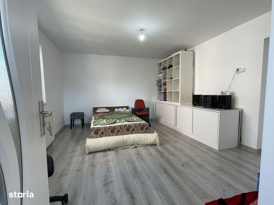 Investitie Inteligenta: 2 Case la Pret de Una in Piatra Neamt