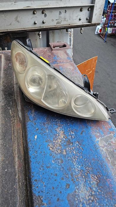 Фара на Toyota Estima гибрид