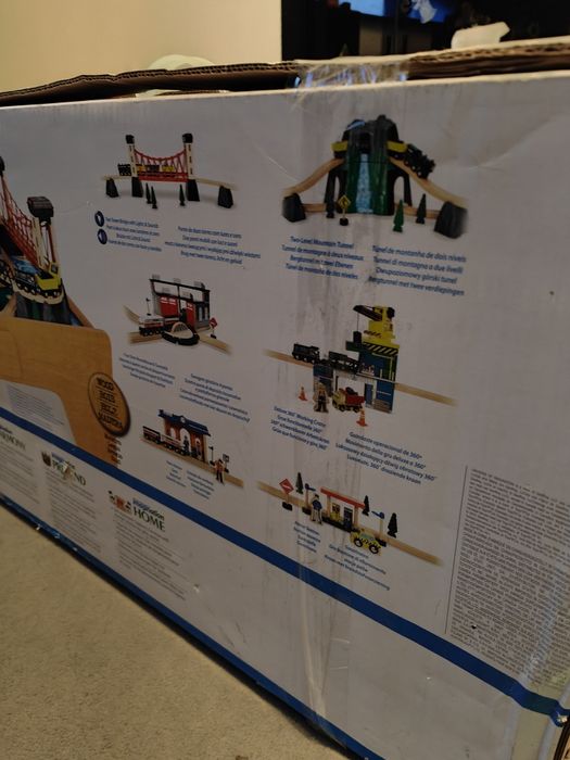 Дървен влак - писта в комплект с маса