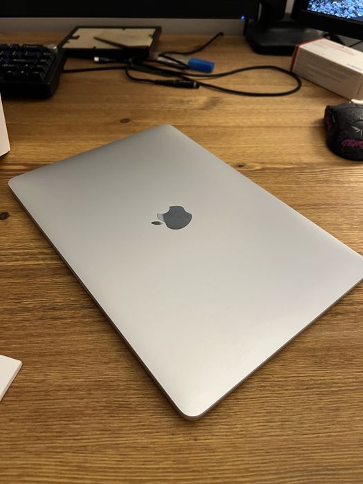 Macbook Pro M1 2020 8/256gb 84% Акб