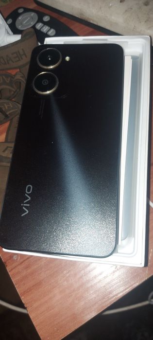 Продам телефон vivo Y03