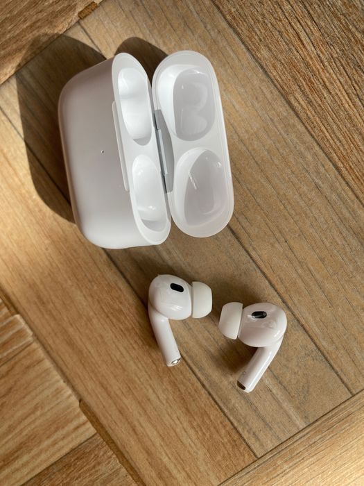 AirPods Pro 2 - слушалки