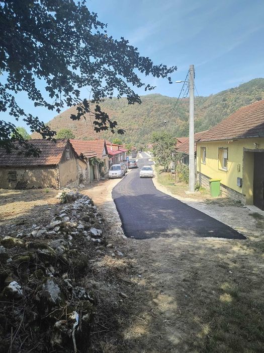 Vand casa in comuna Carasova