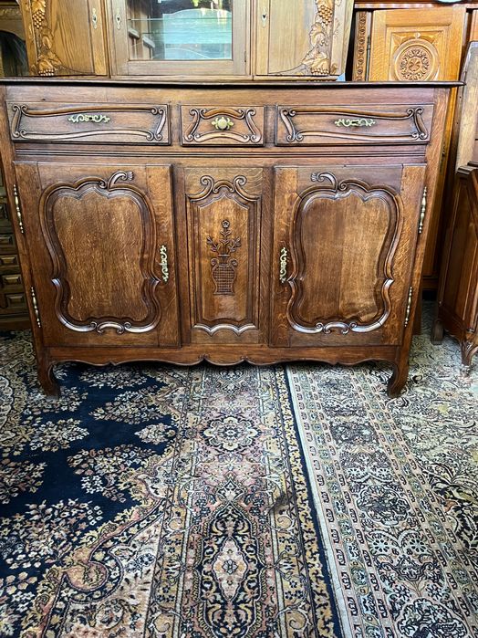 Масивен дъбов бюфет