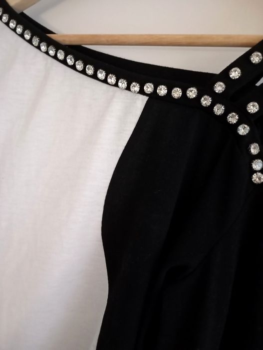 Нежна блуза с камъни