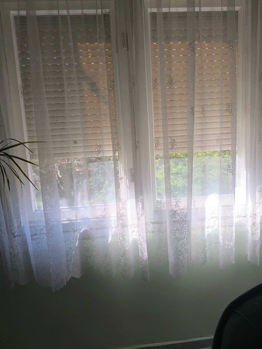 Красиво  ПЕРДЕ  с размери  5,50/1,80 м готово за използване