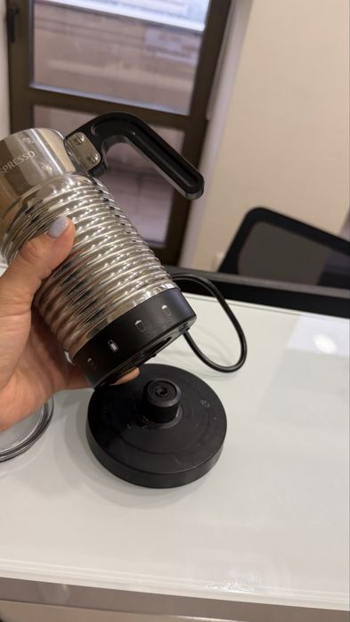 Кофемашинка Nespresso Essenza Mini