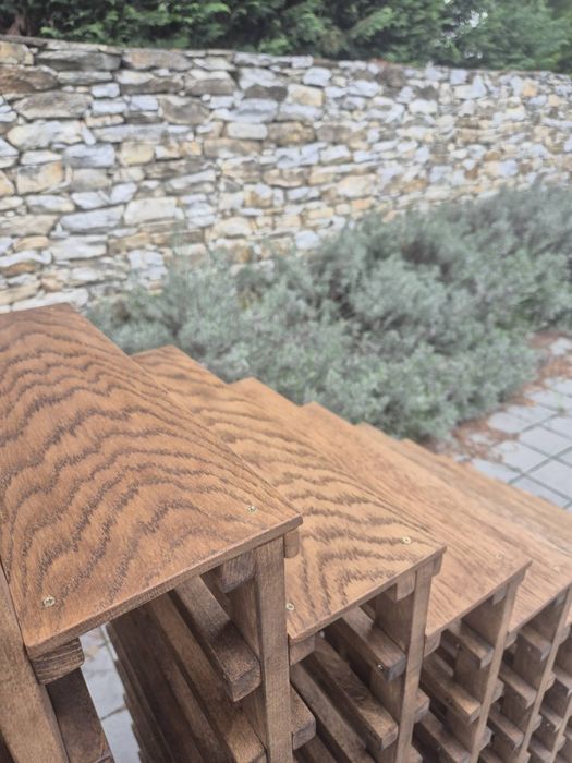 Cascading стелаж за вино.