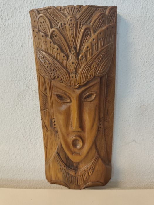 Винтидж ръчно резбовано дървено пано – женска маска, етно стил