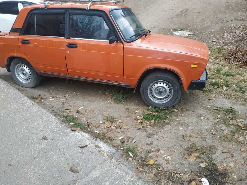 Vaz 2107 sotiladi