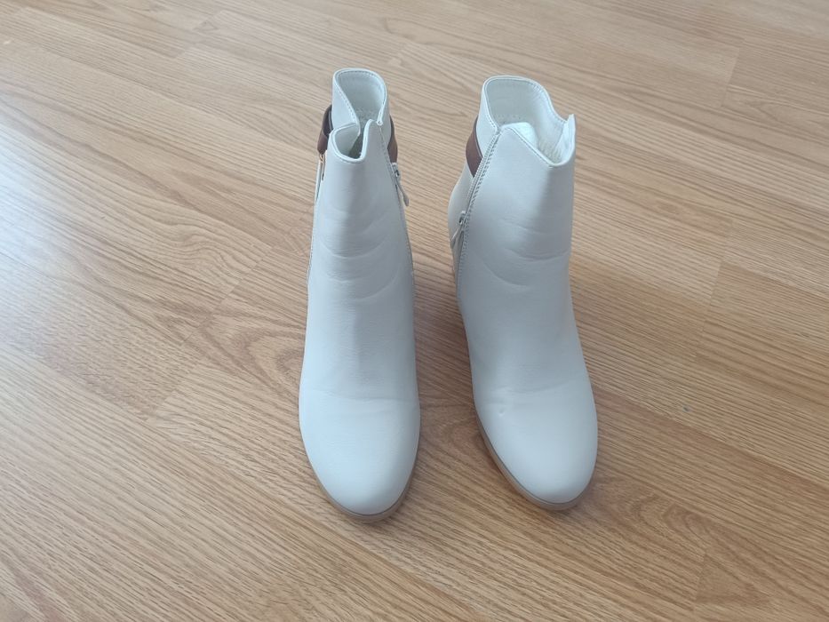 Бежови Боти 40 номер