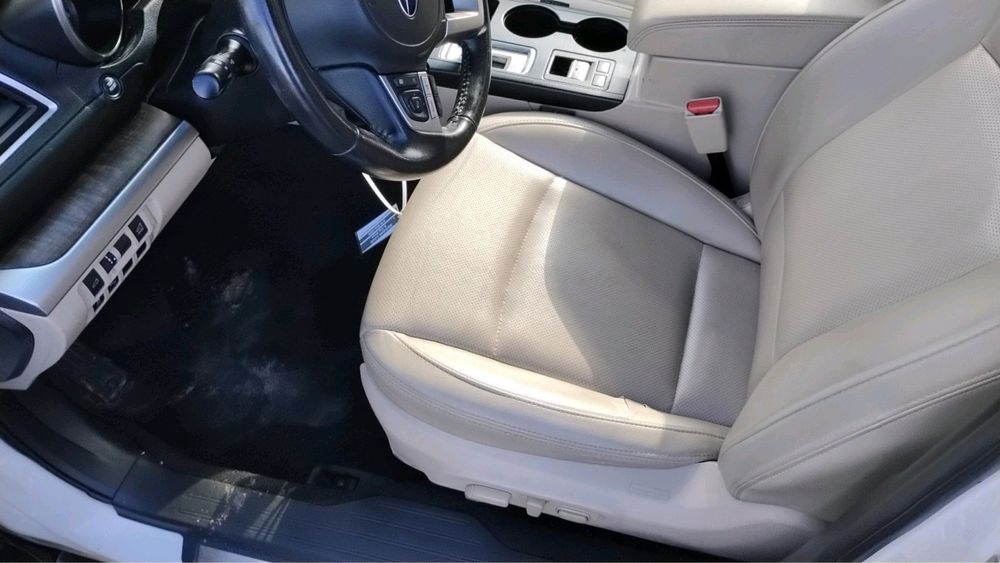 Subaru outback белого цвета