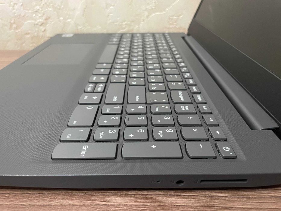 Lenovo V15-iil /Core i3-1005/8Gb Ram/256Gb ssd/intel graphics/
