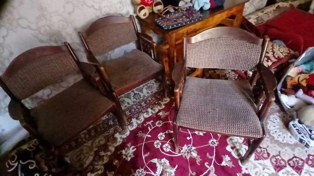 Раздвижной, гостиный стол со стульями