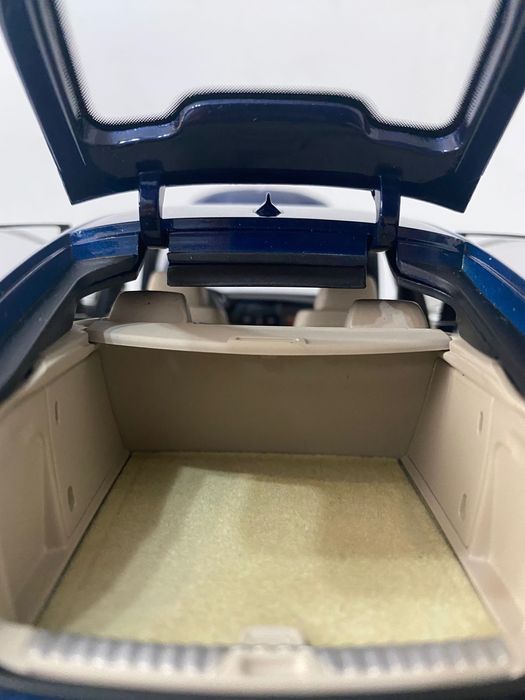 Машина от Kyosho 1/18 масштаб