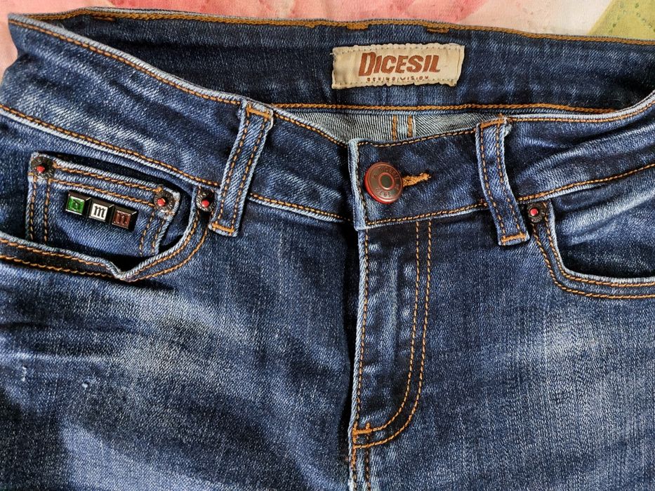 Продам джинсы 26-28 размер