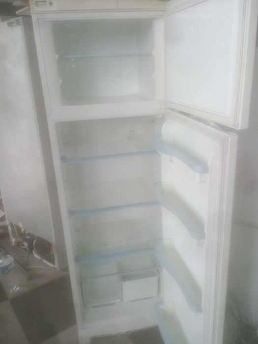 Vând lada frigorifica beko