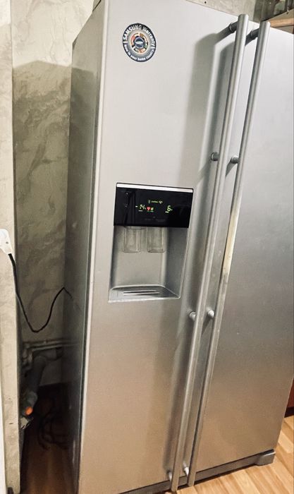 Холодильниу Samsung