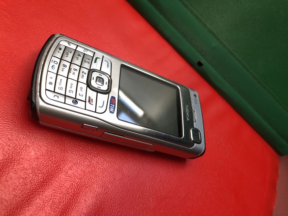 Telefoane mobile vechi si cbluri huse folii