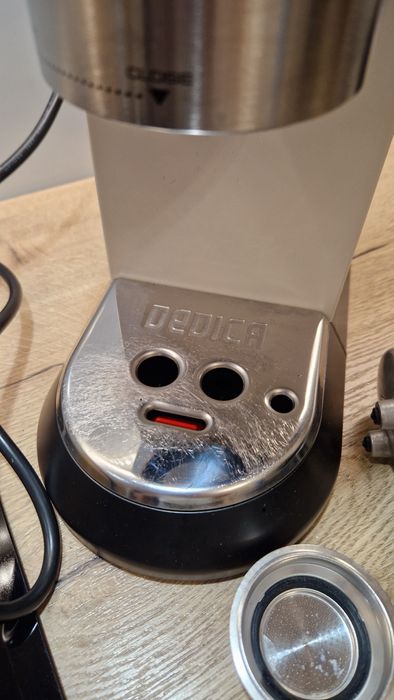 Espresor delonghi dedica