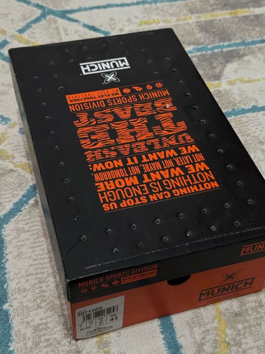 Срочно Продам бутсы munich желтый