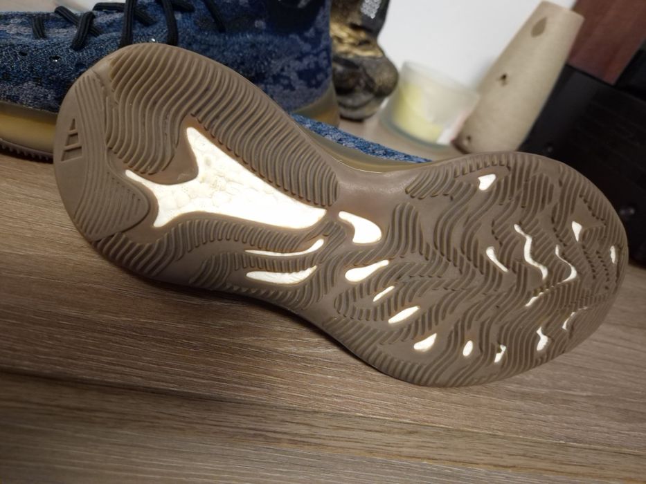 Adidasi Adidas Yeezy