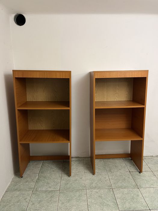 Set 2 corpuri bibliotecă / rafturi PAL cu picioare reglabile