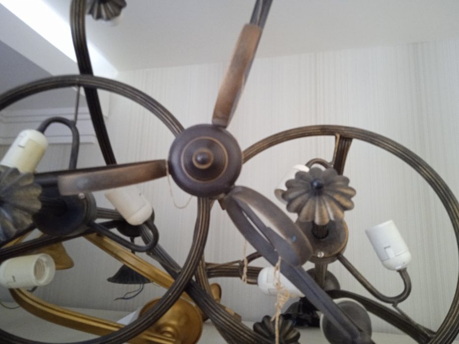 Люстры продаются