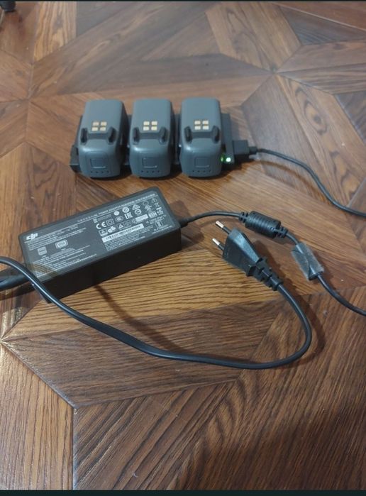 Dji spark със 3 батерии дистанционно и отделни аксесоари