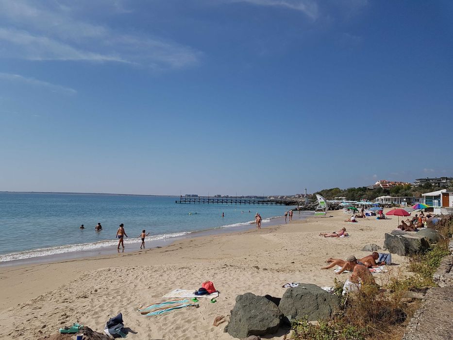 Ресторант до плажа в с. Равда под наем