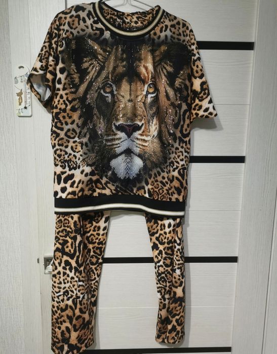 Продам спортивный костюм