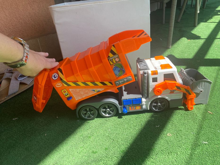 Полицейският камион на Чейс , Боклуджийски камион