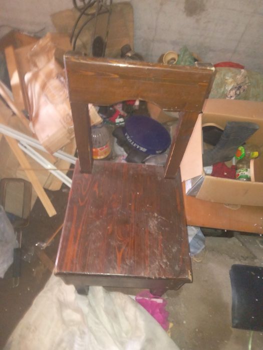 Продам стулья дубовые ретро   крепкие