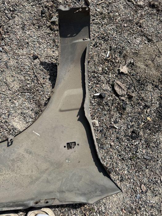 Крыло мазда 323 седан