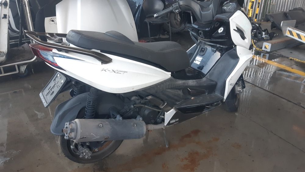 Скутер Кимко (Kymco K-XCT 300i)-на части