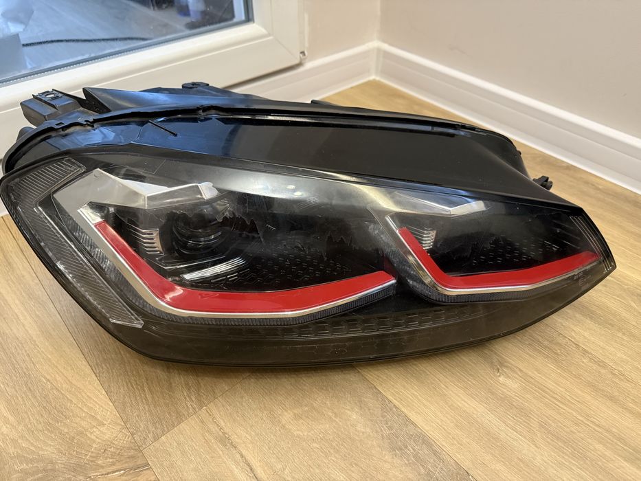 Десен LED фар VW GOLF 7 / 7.5 GTI