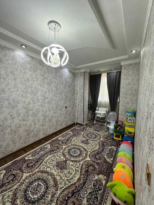 продаётся 4х комнатная квартира кирпичный дом