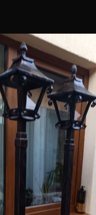 Stâlpi și lămpi de grădină