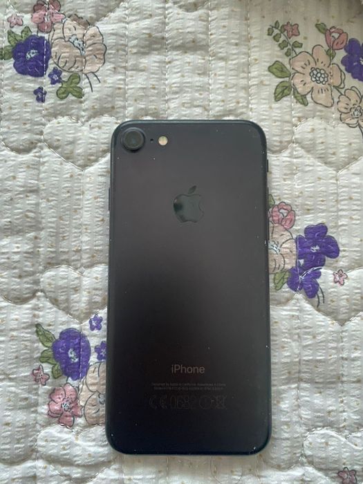 Продам Iphone 7.