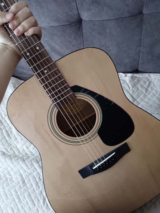 Продам гитару, новая.