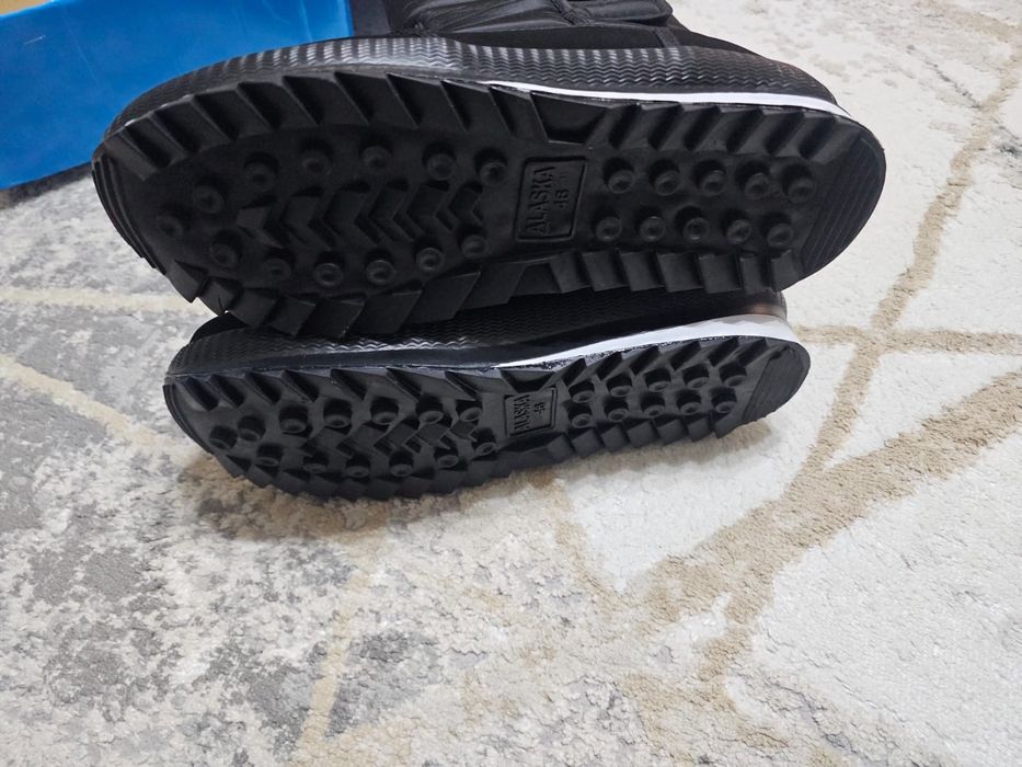 Продаются ботинки