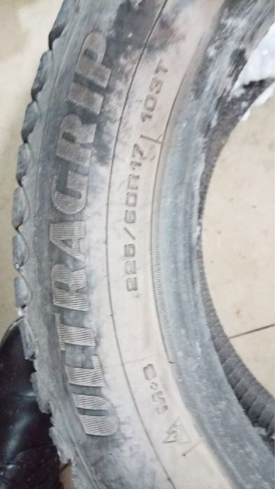 Продам шины на 17