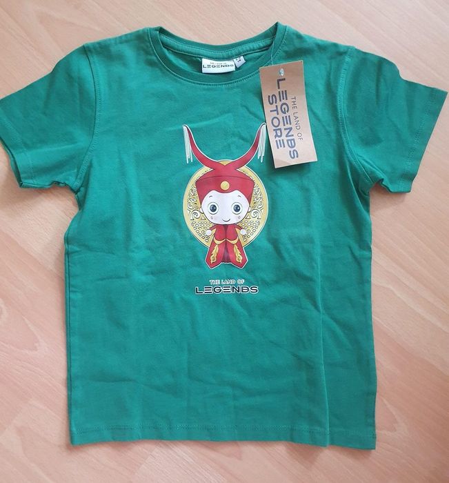 Set haine noi cu etichetă pt. 6-8 ani