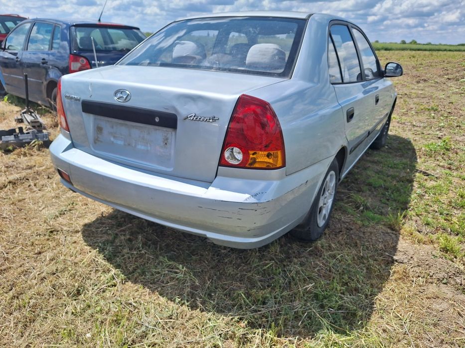 Dezmembrez hyundai accent