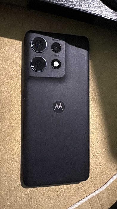 Vând Motorola edge 50 pro