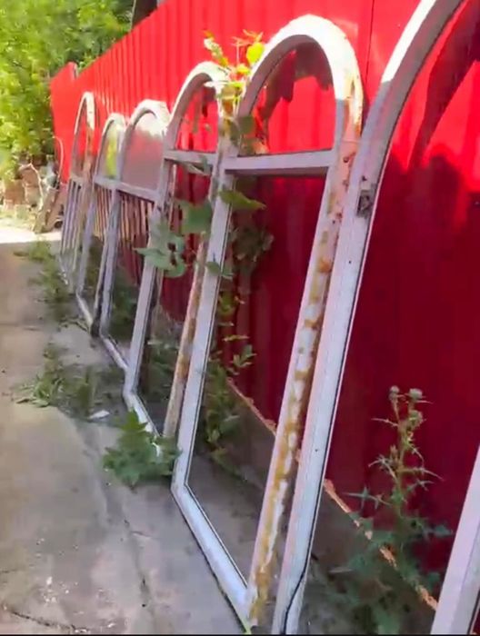 Продам двери и окна пластиковые разные