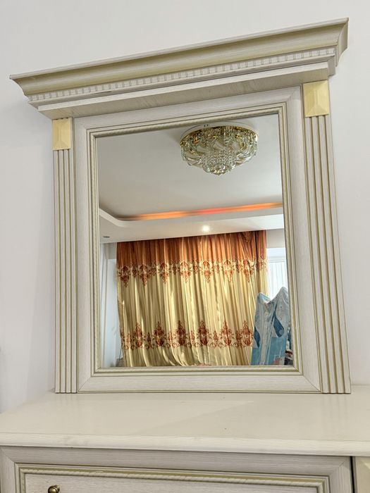 Комод с зеркалом